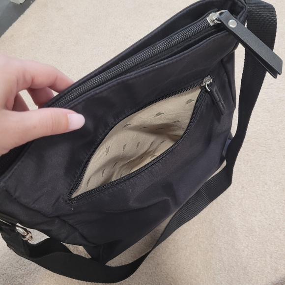 Roots black shoulder bag purse Style R5876 - Picture 13 of 14